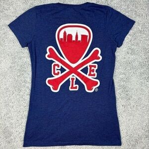 Cleveland Shirt Womens Small Ohio City Tee Crewneck Casual Crossbones CLE